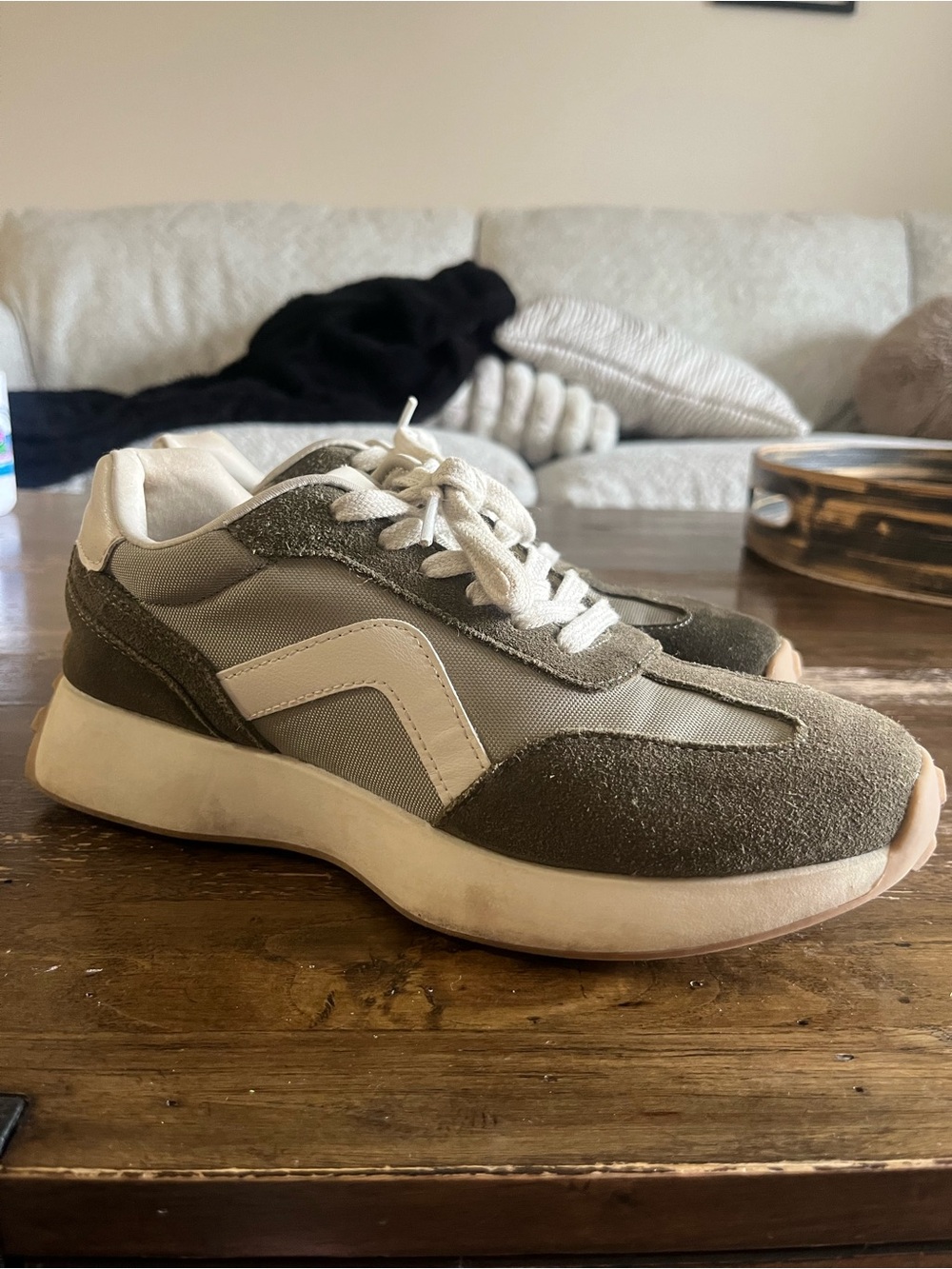 Casual Low-Top Sneakers in Olive Green and Cream